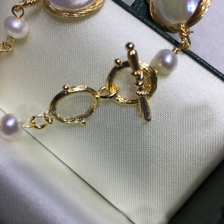 Buy Exquisite Pearl Bracelet - Timeless Elegance at Ravish Wears