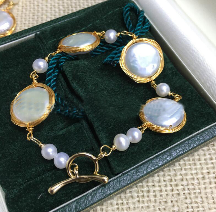 Buy Exquisite Pearl Bracelet - Timeless Elegance at Ravish Wears