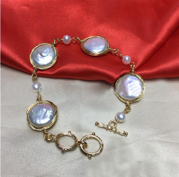 Buy Exquisite Pearl Bracelet - Timeless Elegance at Ravish Wears