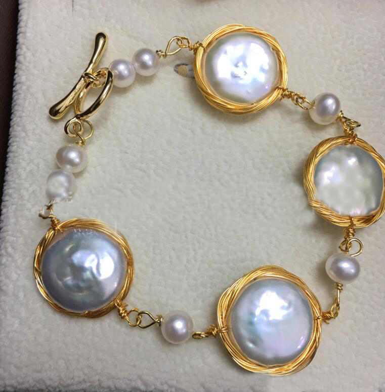 Buy Exquisite Pearl Bracelet - Timeless Elegance at Ravish Wears